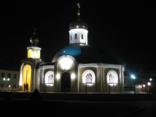 Храм Ксении Петербургской вечером