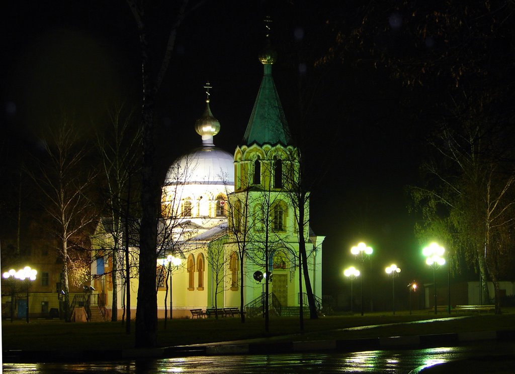 церковь в парке ночью