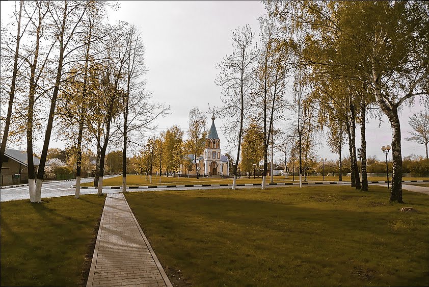 Церковь в старом парке
