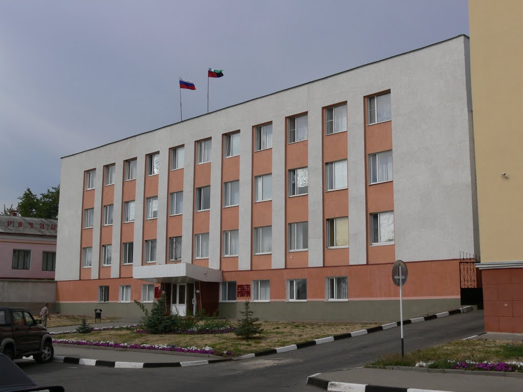 Здание администрации Корочанского района.
