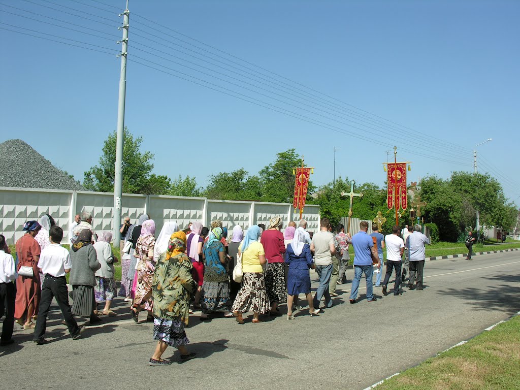885. Начало крестного хода