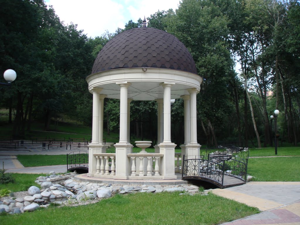 Беседка в парке Маршалково