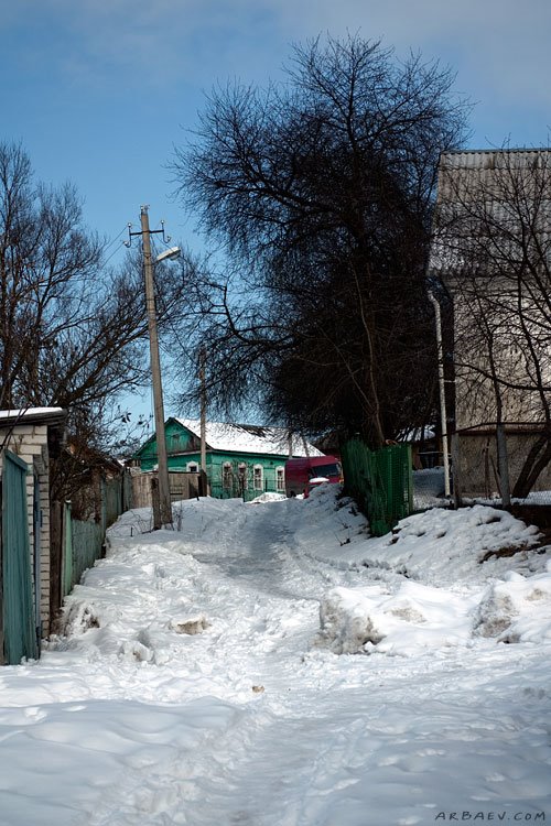 Среди овражных дачек