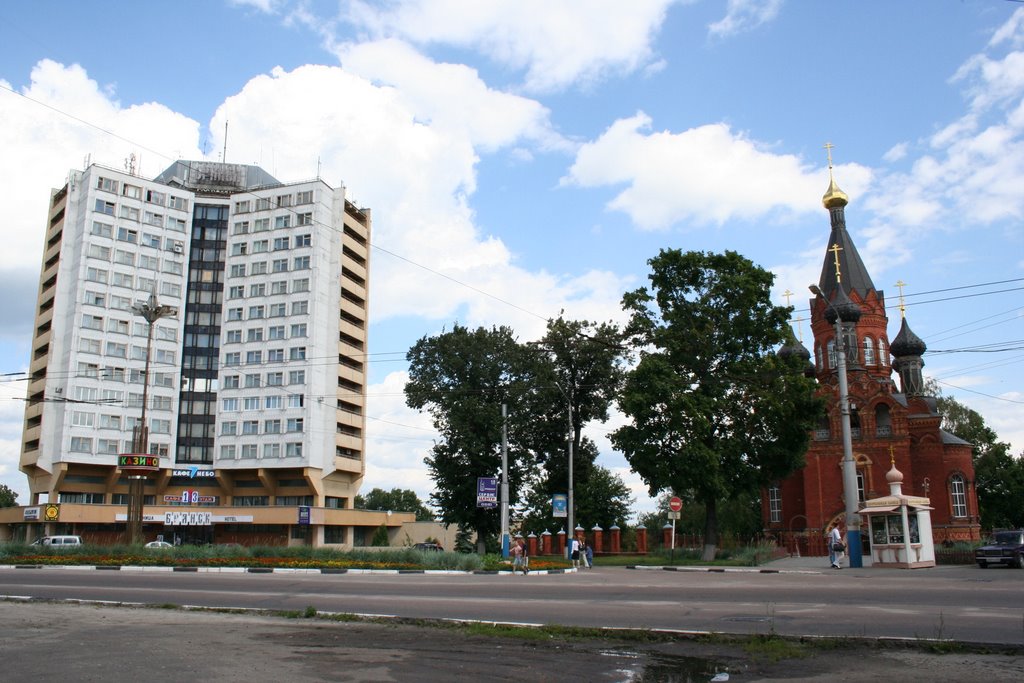 Казино и церковь... кому налево кому направо...
