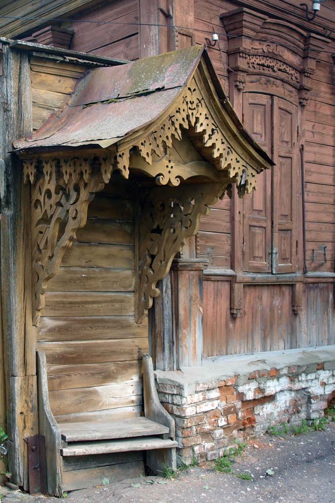 Лавочка под крышей / Bench under the roof
