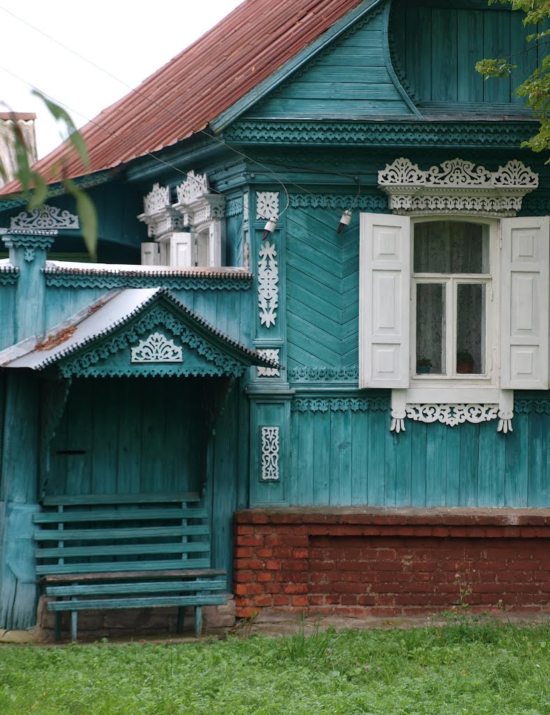 Окно и лавочка / Window and bench