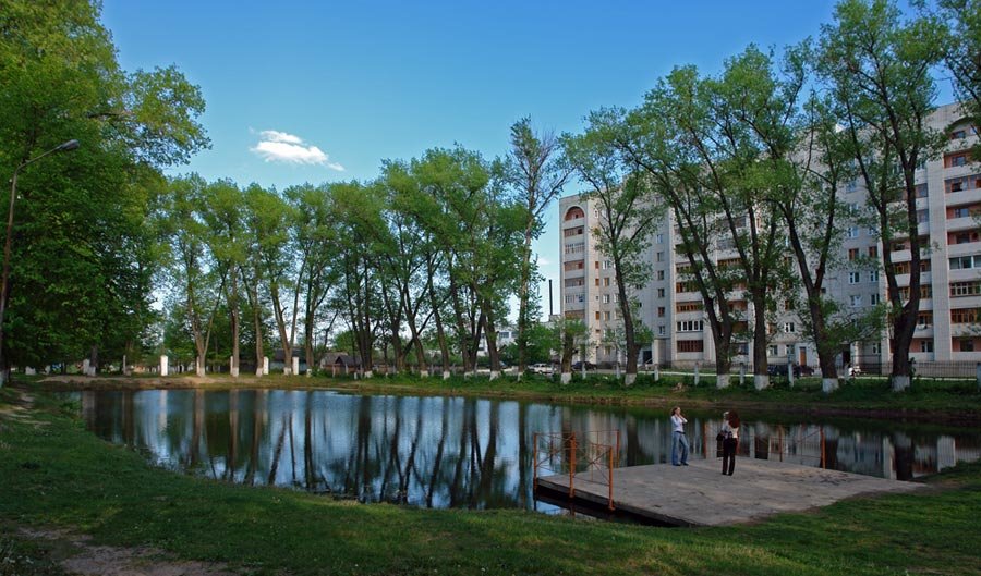 Пруд в городском