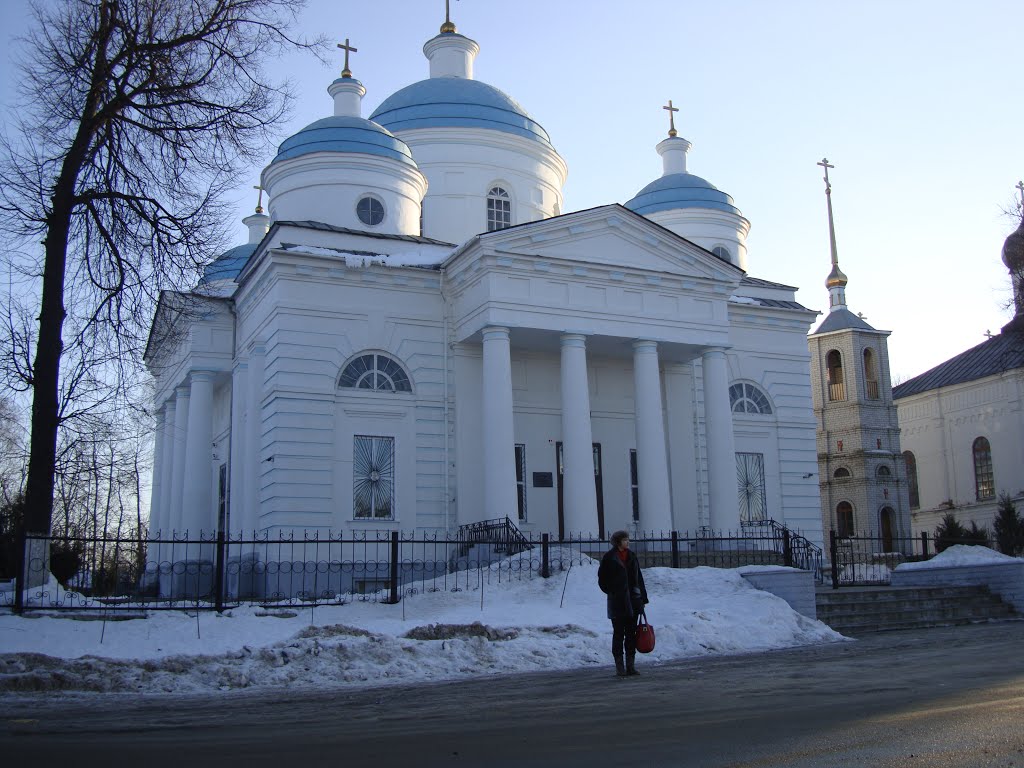Cathedral of the assumption of our lady (1815-1830) classical style, built in honor of the victory over Napoleon Bonaparte.        Собор Успения Богоматери (1815—1830)  стиль классицизм, построен в честь победы над Наполеоном Бонапартом.  Мглин. Брянская 