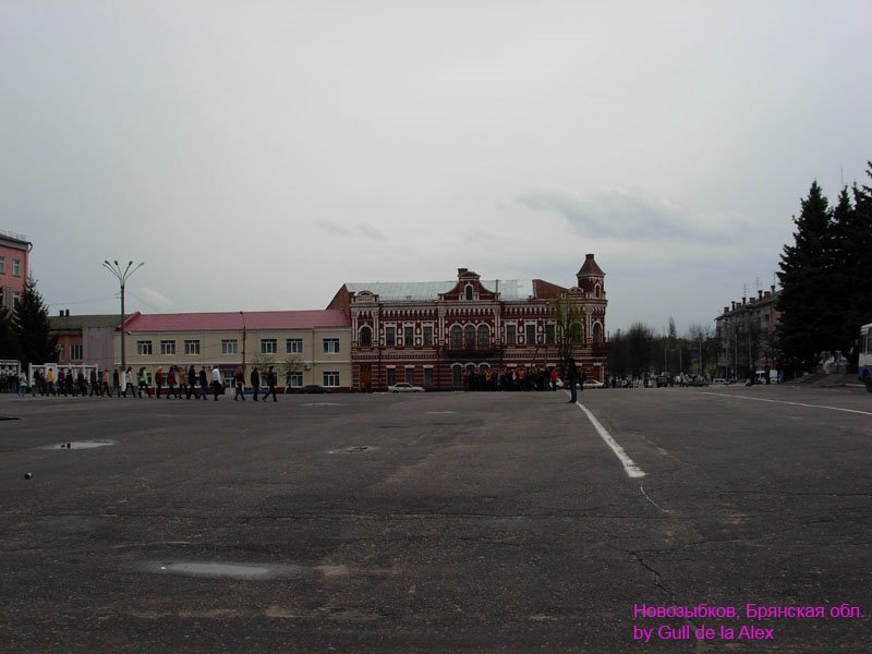 Октябрьская площадь, центр города