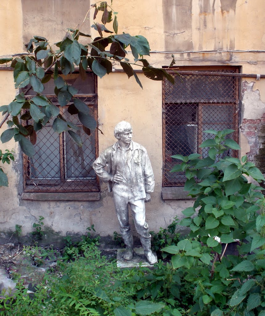 Рабочий .