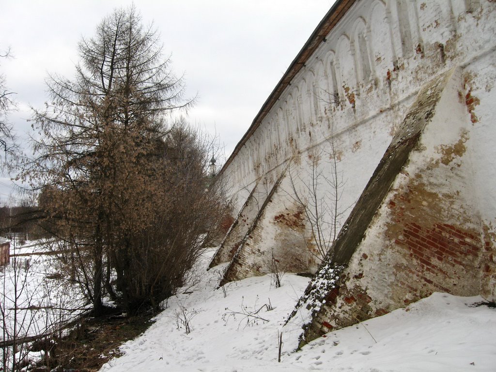 Walls of Sviato-Uspenskyi monastery