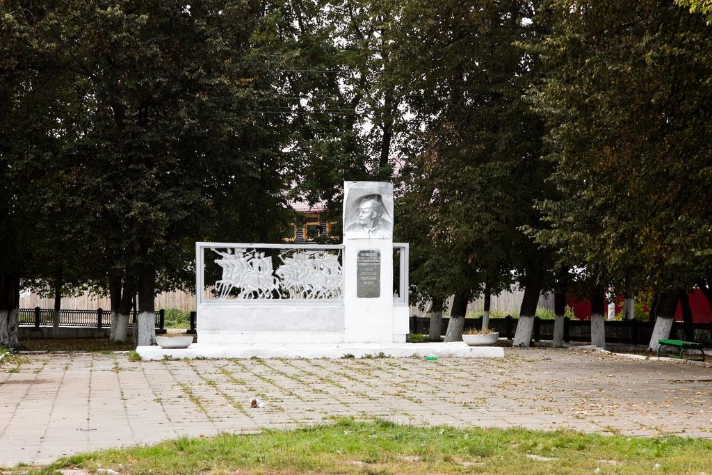 Памятник герою гражданской войны, г.Гороховец (2009.09.13)