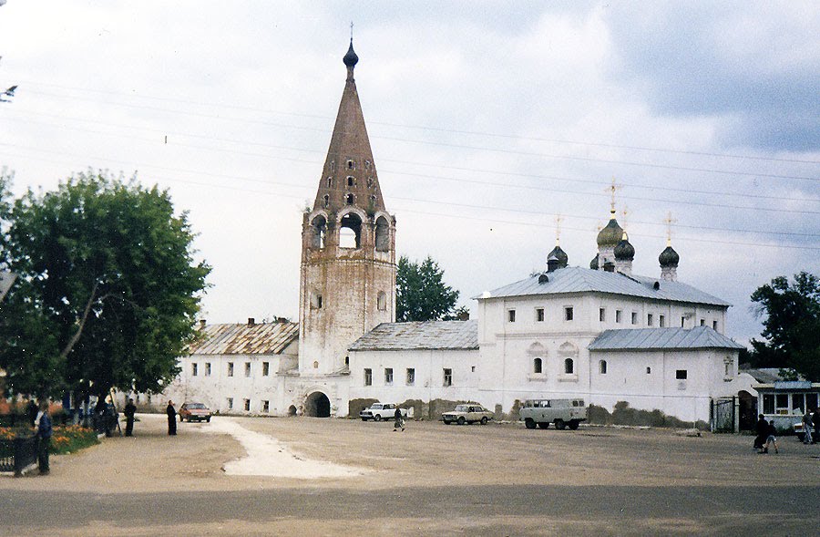 На площади. Гороховец
