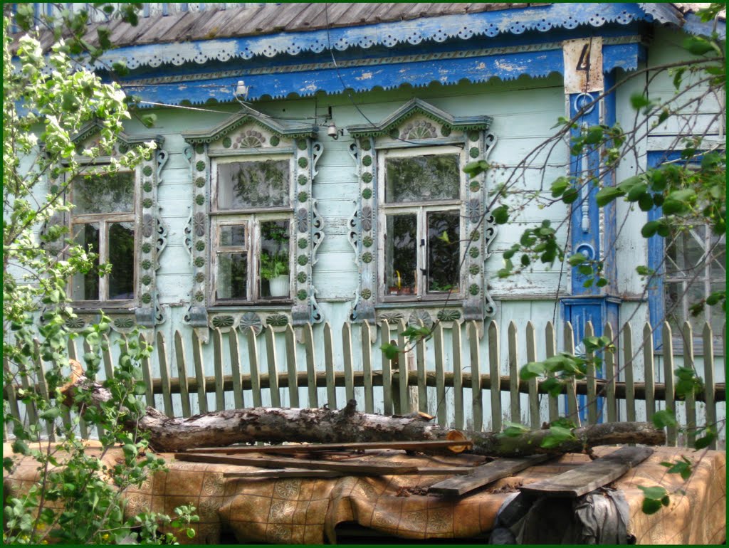 Три окошка на улицу