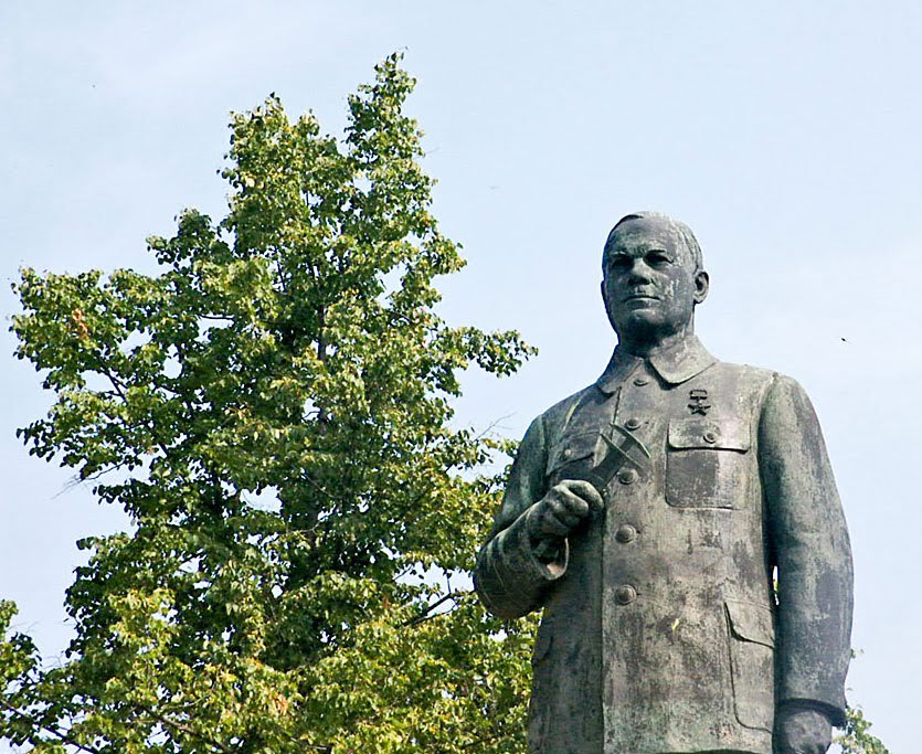 Памятник В.А. Дегтяреву в г. Коврове
