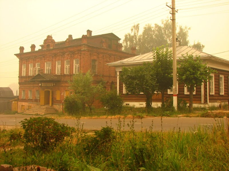 Вид на Конюхов(ъ) магазин  (View Konyuhov store)