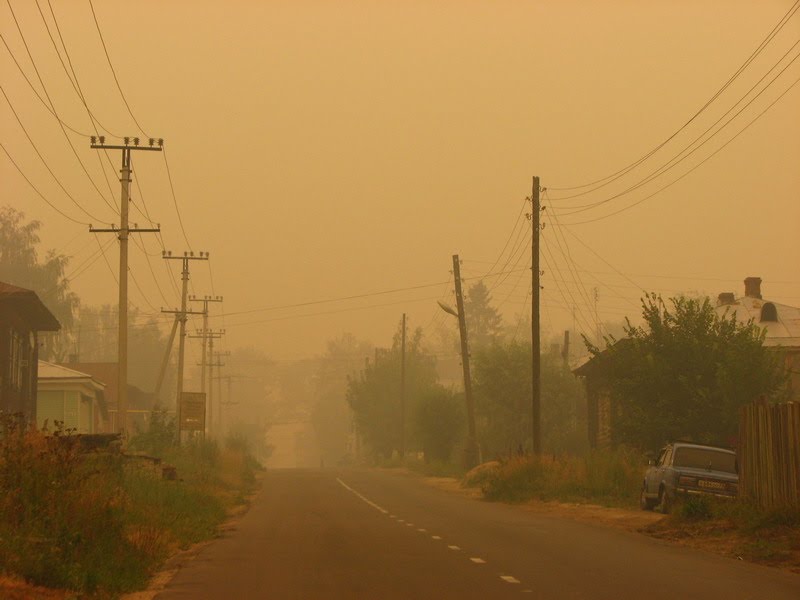 Дым лесных пожаров в Меленках. Улица Союз Республик (The smoke of forest fires in the Melenki)