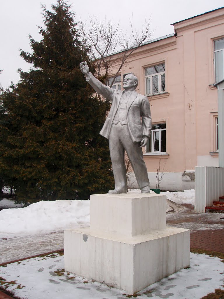 Monument to Lenin in Petushki town