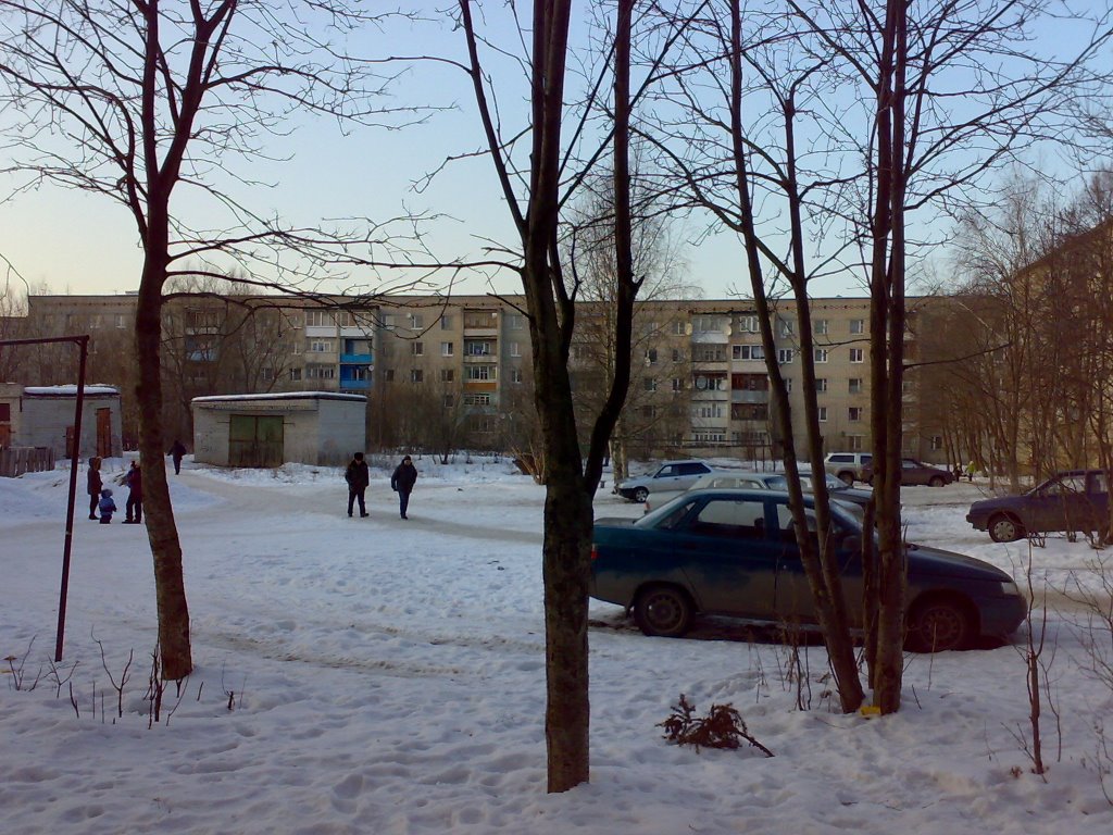 Гора,дорожка к рынку от перекрестка