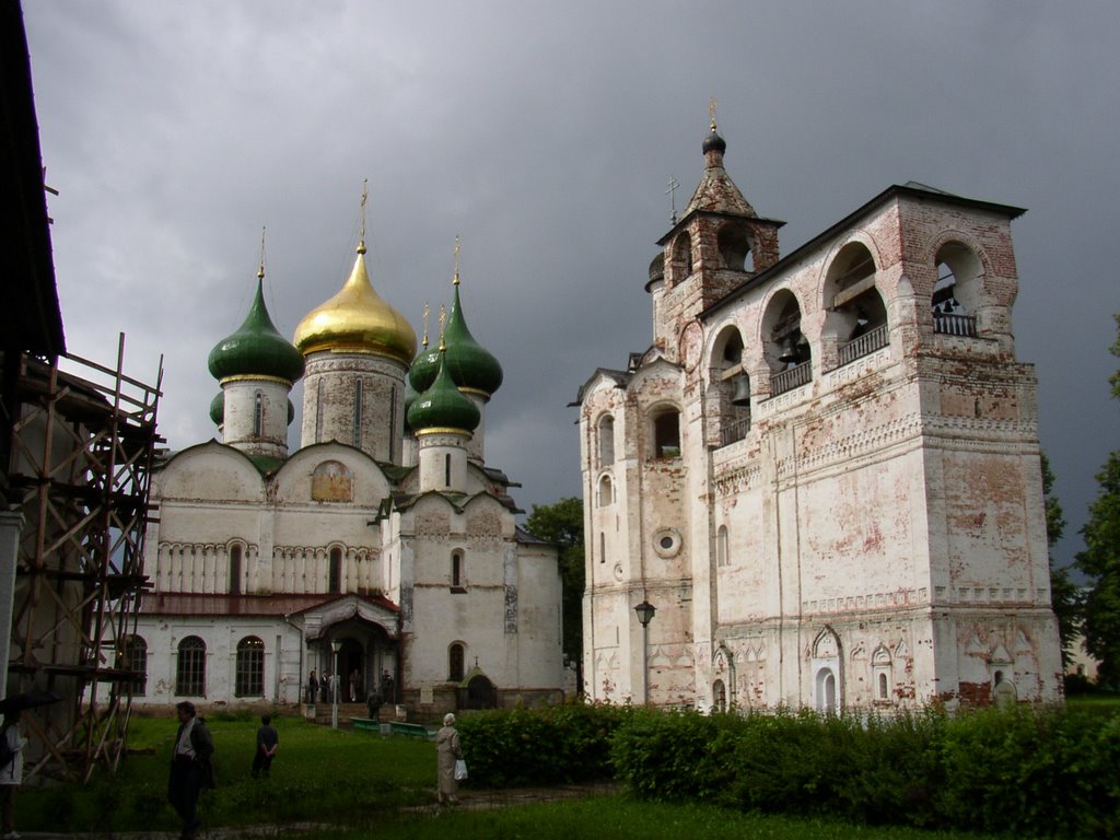 Kolokolnya and church in Svjato-Yefimievskiy monastery