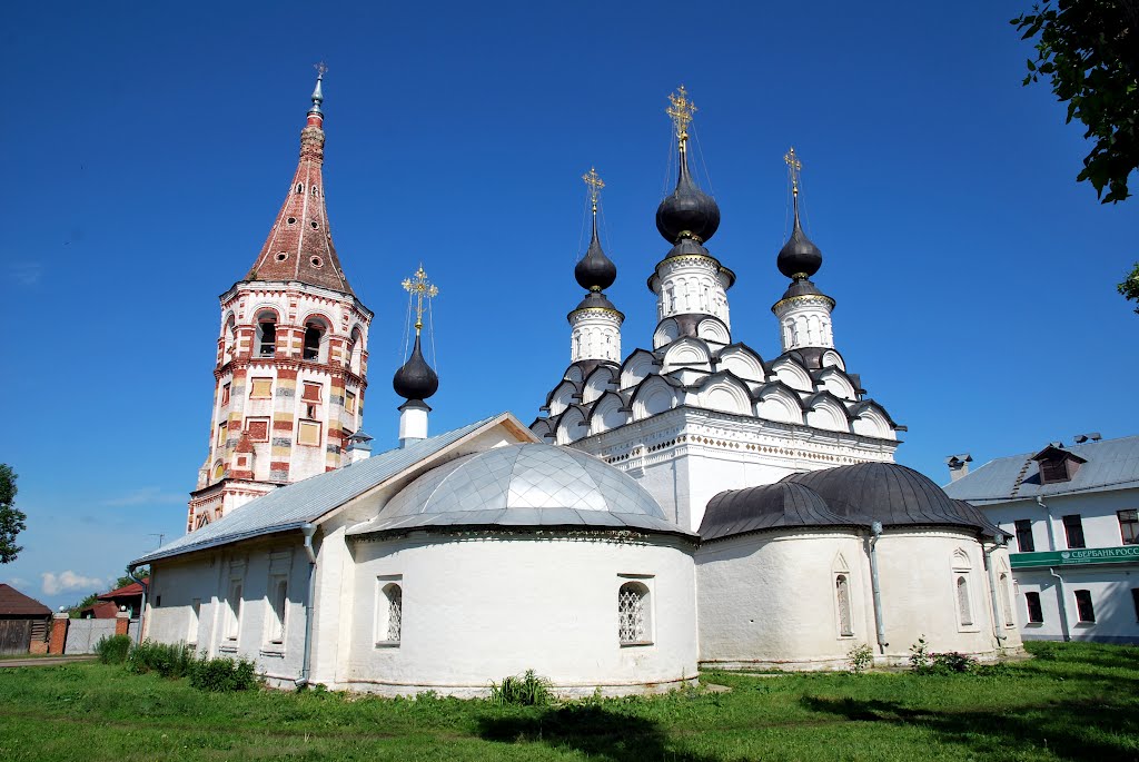 Суздаль.  Антипиевская церковь (1745г) и Лазаревская церковь (1667 г.)   Suzdal.  Antipievskaya Church (1745g) and Lazarus Сhurch (1667)