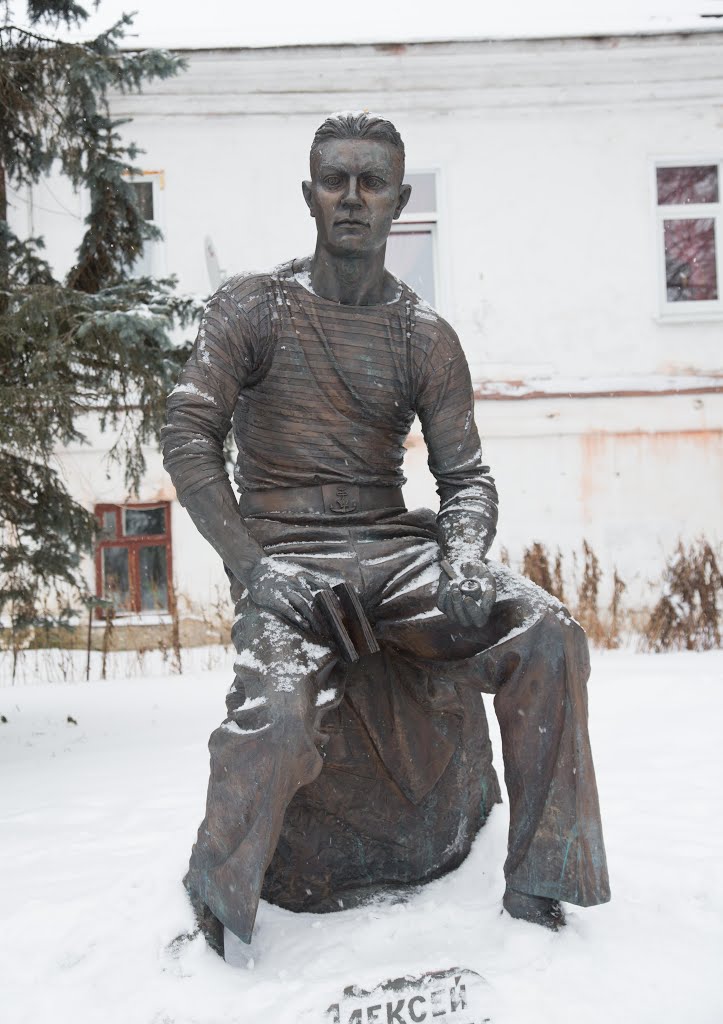 Памятник Алексею Лебедеву - поэту и моряку  Monument Aleksey Lebedev - poet and sailor