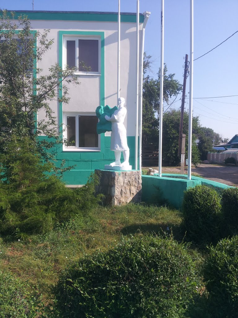 Колхозница с качаном капусты