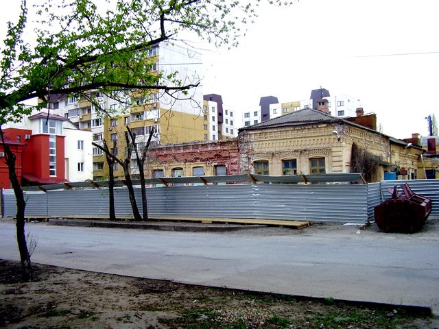 Старинные домики на улице Профсоюзной