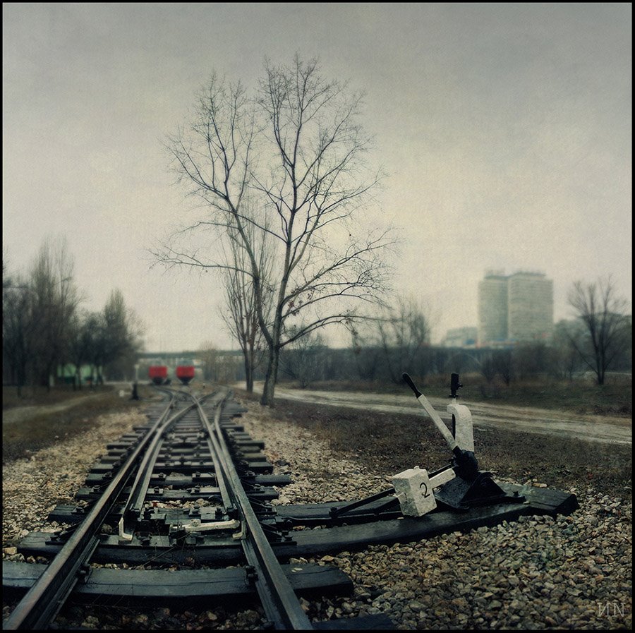 Туман,железнодорожные стрелки.
