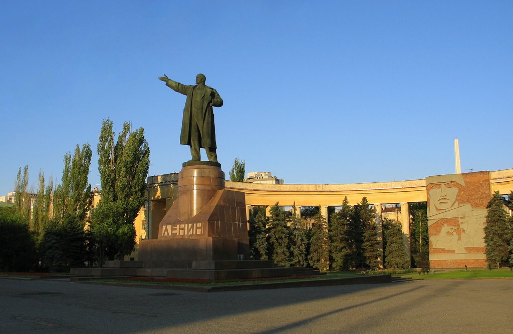 Постамент В.И.Ленин. Фото Виктора Белоусова.