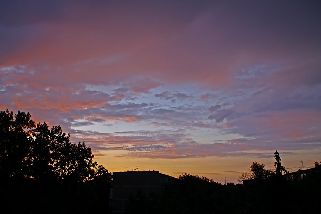 Закат над городом. Sunset over the city.