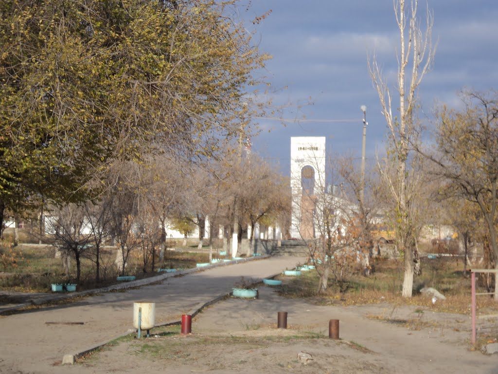 Аллейка в сквере автомобилистов