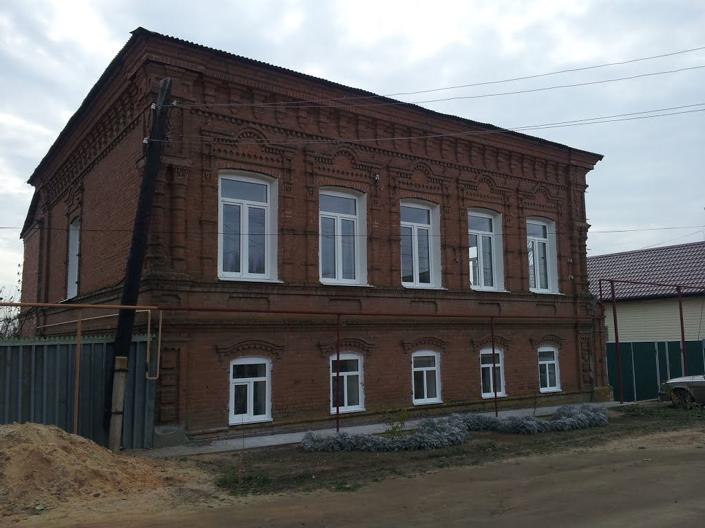 Старинное здание в г. Дубовка