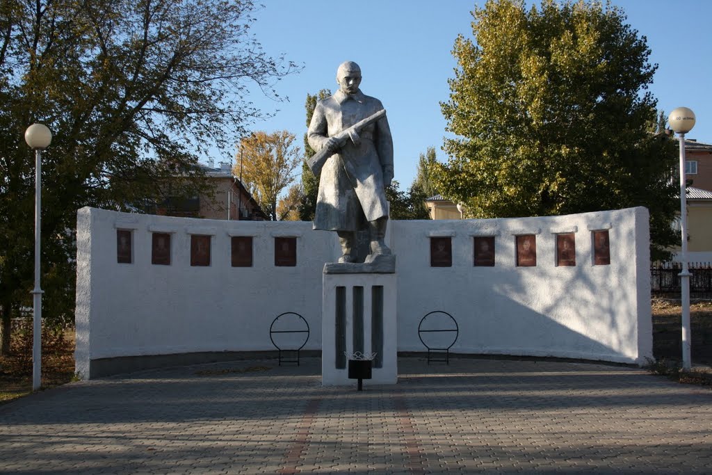 Памятник в Парке Победы. Октябрь 2010г.