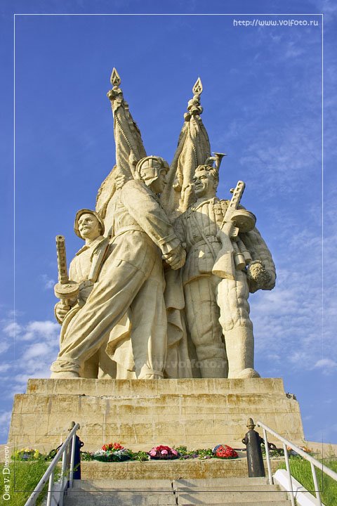 Памятный знак "Соединение фронтов"