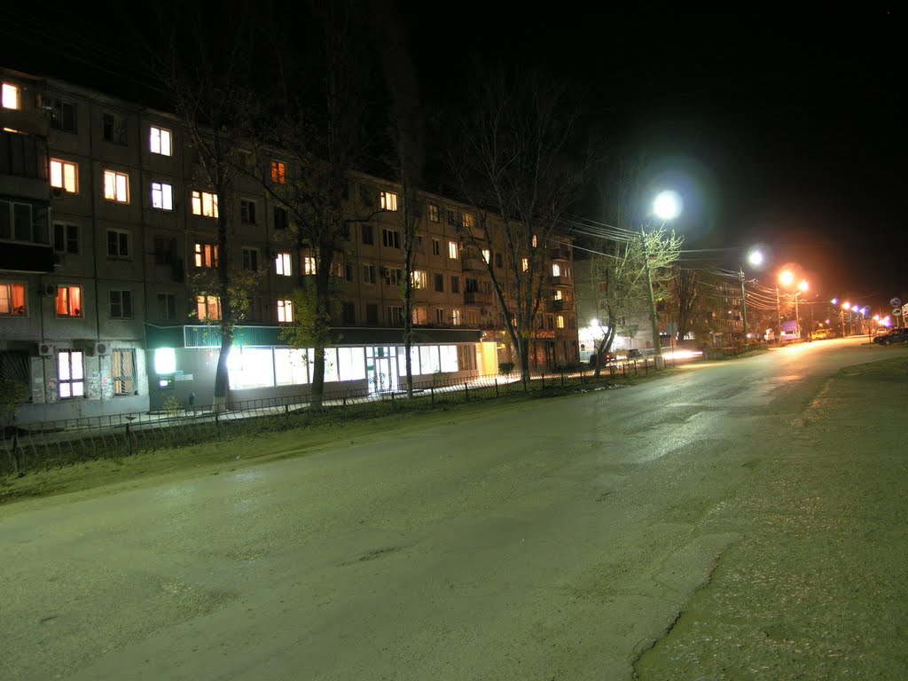 центральная улица ночью
