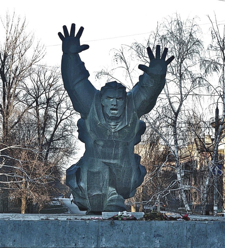 Памятник герою