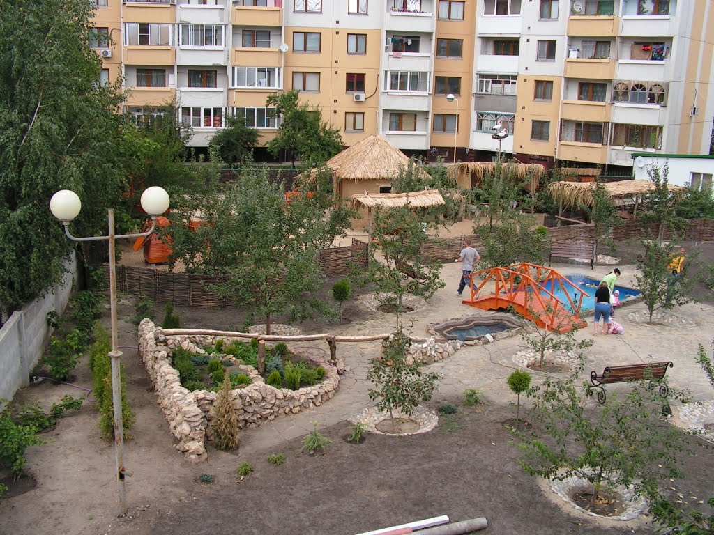 Двор Богоявленского храма во Фролово
