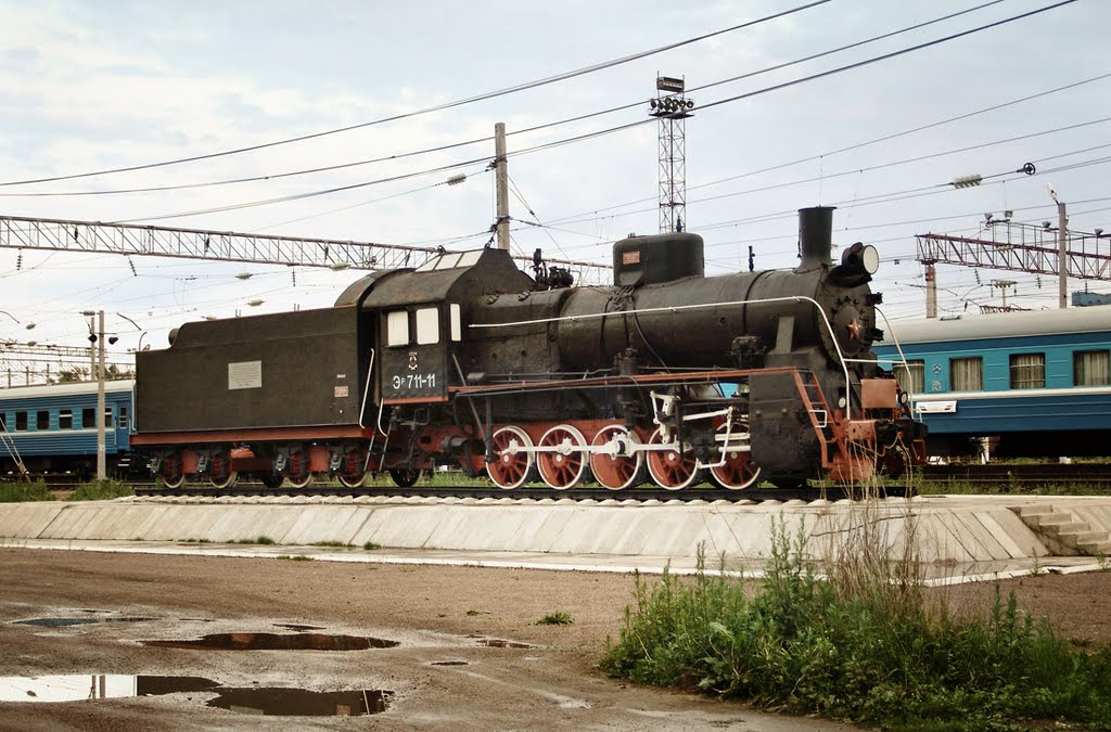 На вечном приколе... Наш паравоз!.. (Бабаево, август 2006г.)
