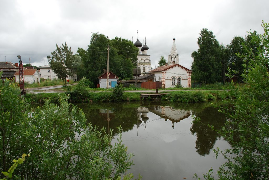 Белозерск. Канал Клейнмихеля и старинная церковь.