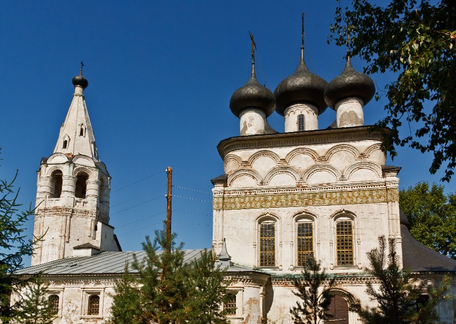 Храм в Белозерске