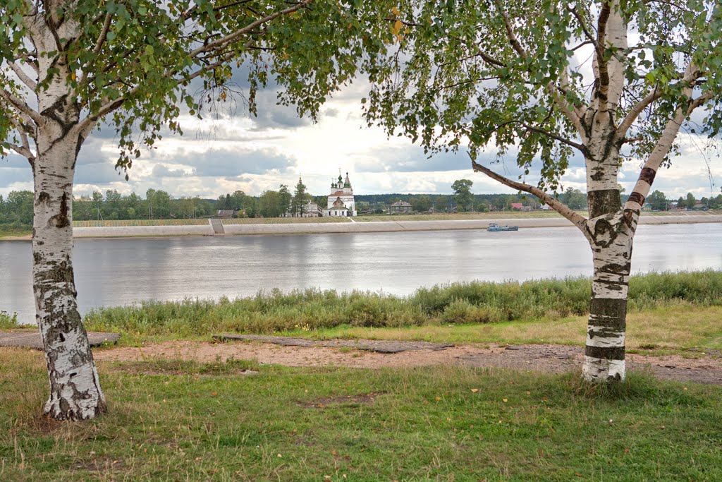 Вид на Сухону и Дымковскую слободу.