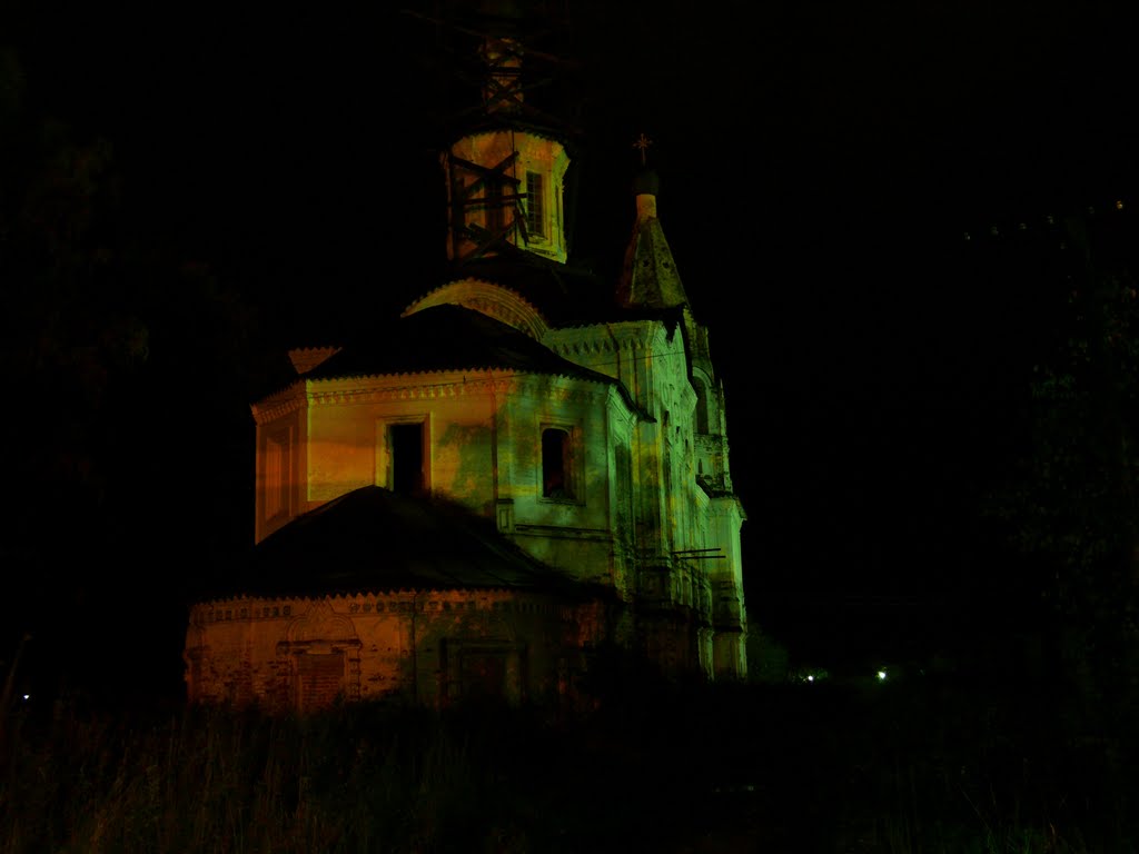 Полночь. Церковь Леонтия Ростовского.