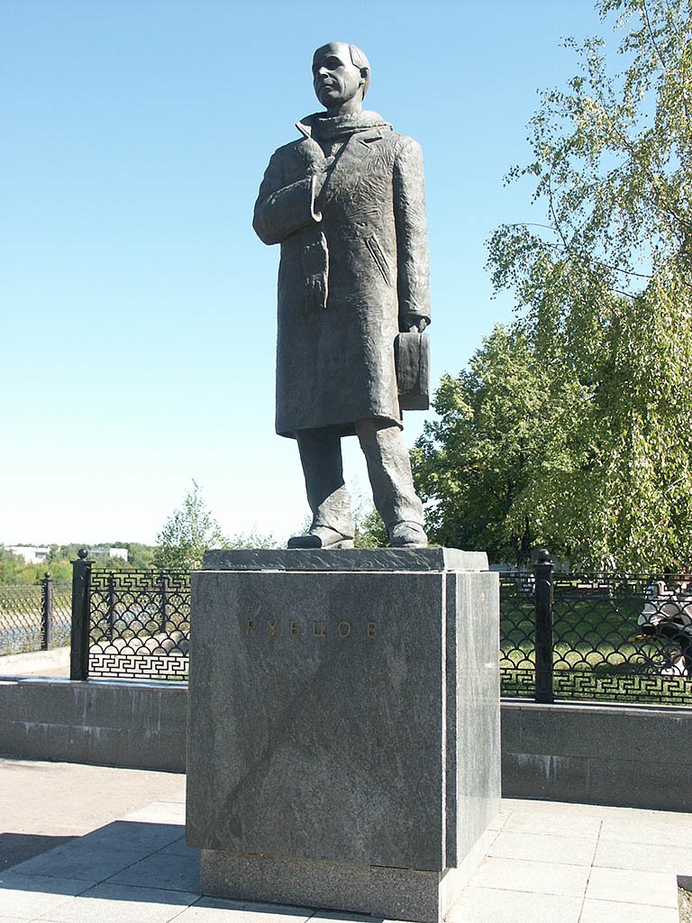 Россия: Вологда: Нижний Посад: пр.Советский: памятник Рубцову; 15:04 13.07.2006