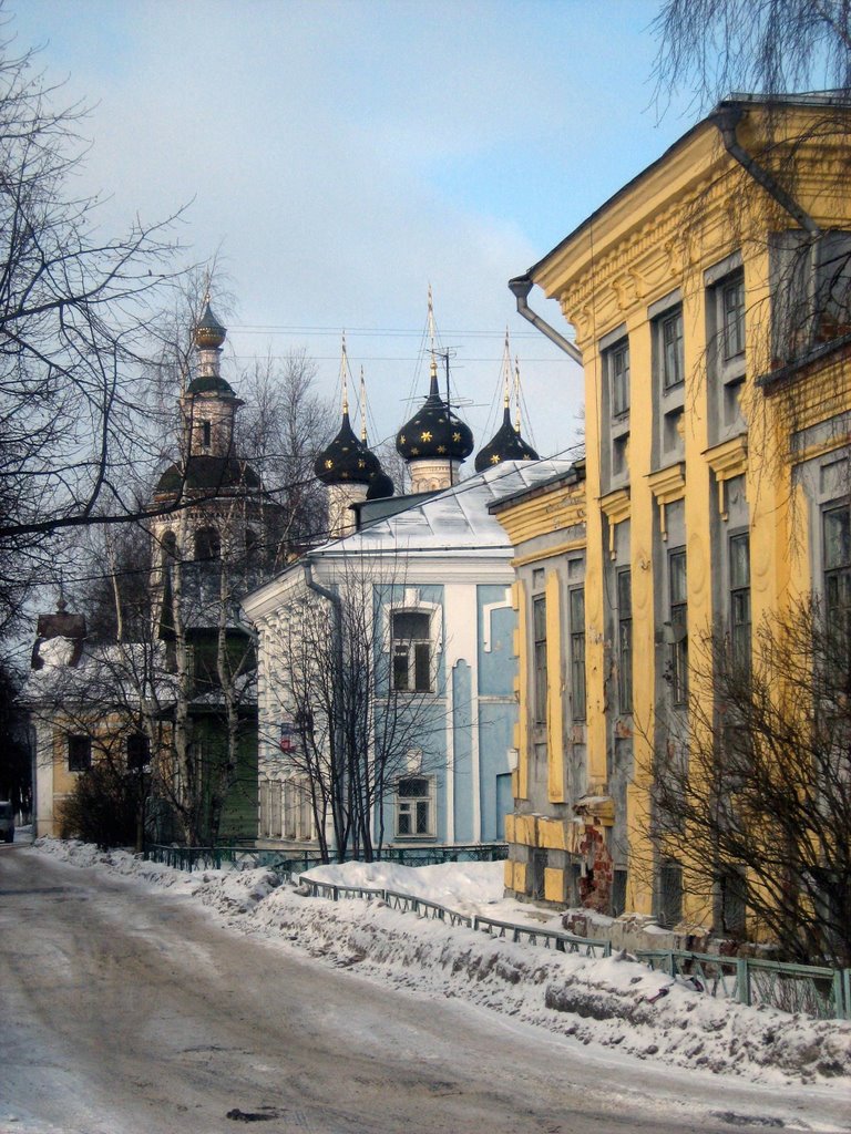 Вологда. Дома у церкви Дмитрия Прилуцкого