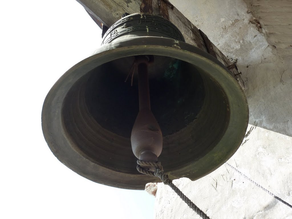 Vytegra. Bell on the belfry of the cathedral — На колокольне собора Сретения Господня
