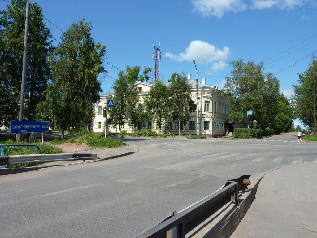 Vytegra. Prior to St. Petersburg — 430 km / До Санкт-Петербурга — 430 км