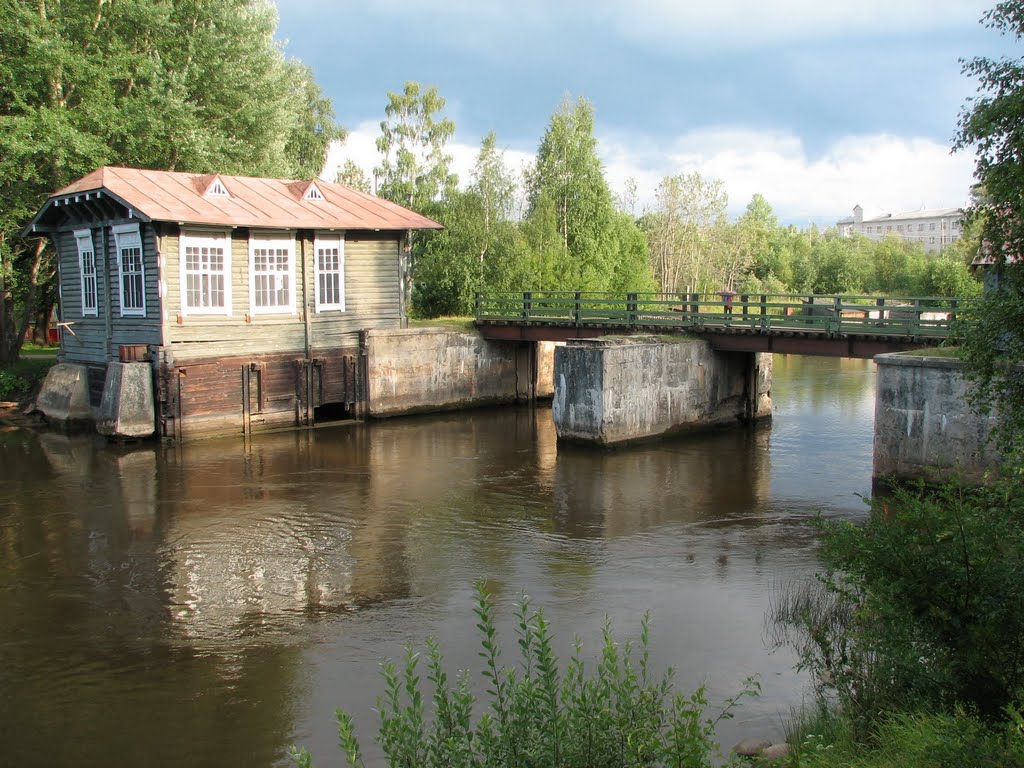 Vytegra. Old hydroelectric Mary water system. Branch of the Museum of Local Lore  / Старый гидроузел Мариинской водной системы (филиал краеведческого музея)