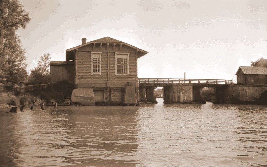 Река Вытегра. 1977 год. Бывший гидроузел (ныне музей) / Vytegra River
