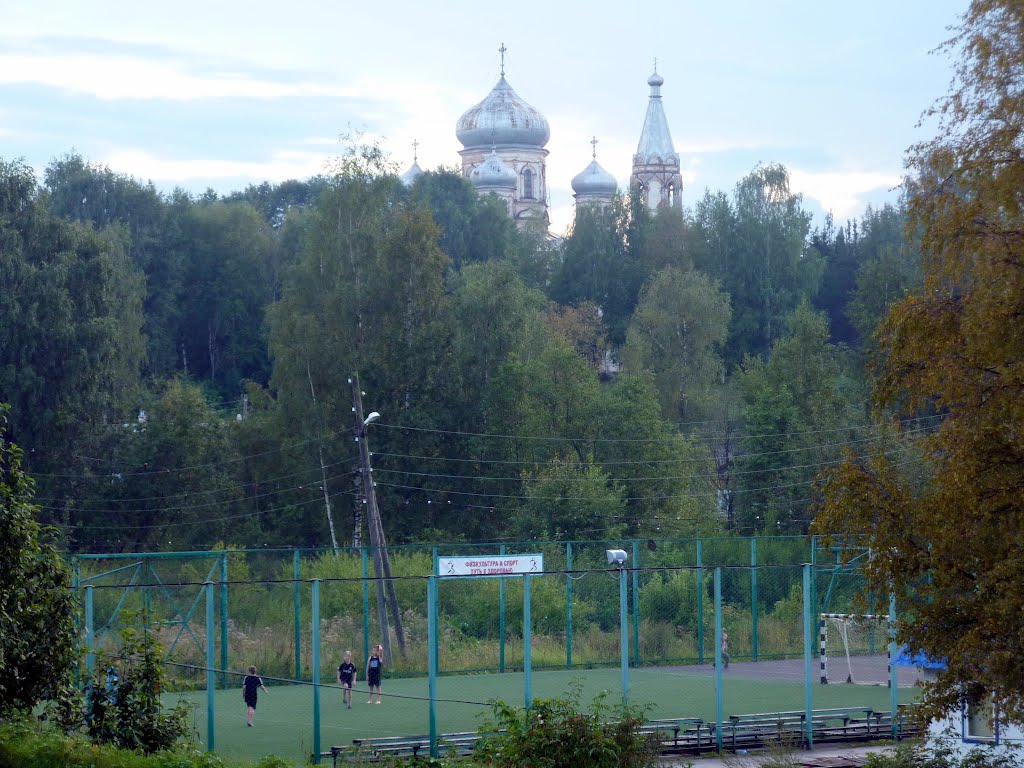 Sports ground and the Cathedral / Спортплощадка и Собор